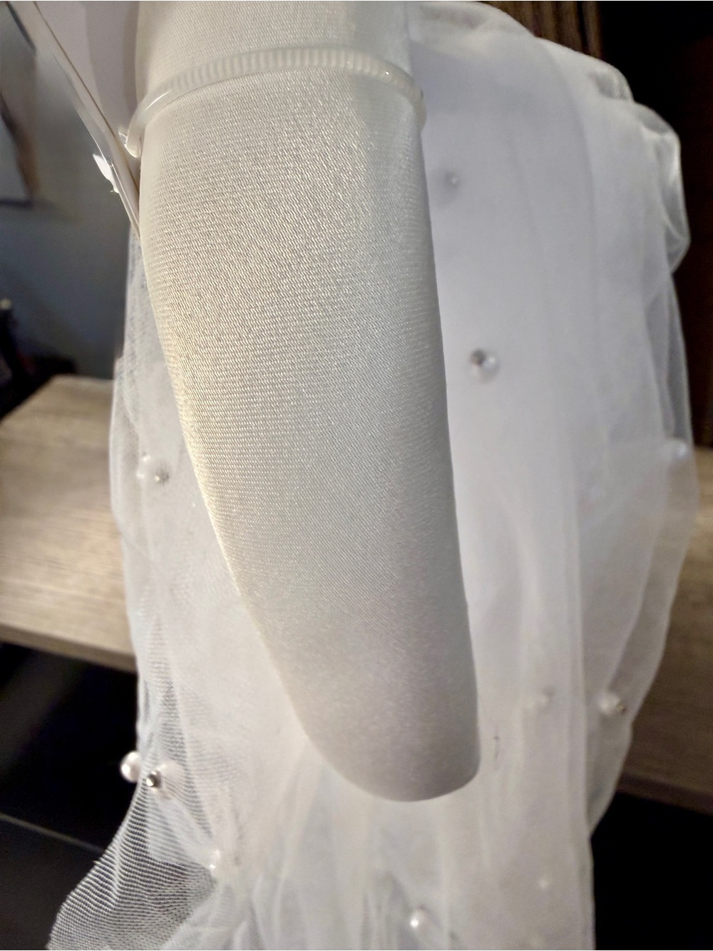 White Bridal Headband with Veil and Pearls - Picture 3 of 3